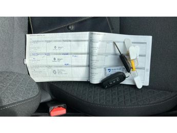 Renault Clio 1.6 E-TECH Hybrid 140 Play 5dr Auto Hybrid Hatchback