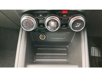 Renault Clio 1.6 E-TECH Hybrid 140 Play 5dr Auto Hybrid Hatchback