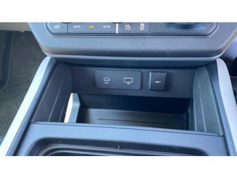 Land Rover Defender 3.0 D300 X-Dynamic HSE 110 5dr Auto [7 Seat] Diesel Estate