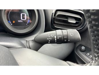 Toyota Yaris 1.5 Hybrid Design 5dr CVT Hybrid Hatchback