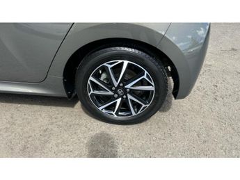 Toyota Yaris 1.5 Hybrid Design 5dr CVT Hybrid Hatchback