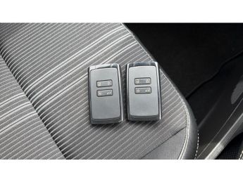 Renault Captur 1.6 E-Tech Plug-in hybrid 160 Engineered 5dr Auto Hatchback