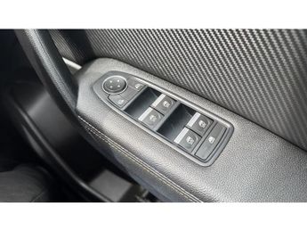 Renault Captur 1.6 E-Tech Plug-in hybrid 160 Engineered 5dr Auto Hatchback