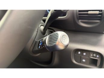 Hyundai INSTER 85kW 02 49kWh 5dr Auto Electric Hatchback