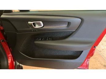 Volvo XC40 1.5 T5 Recharge PHEV R DESIGN Pro 5dr Auto Estate