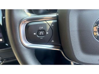 Volvo XC40 2.0 B4P Plus Dark 5dr AWD Auto Petrol Estate