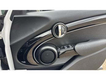 MINI Hatchback 1.5 Cooper Exclusive Premium 5dr Auto Petrol Hatchback