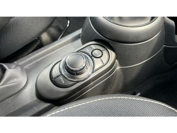 MINI Hatchback 1.5 Cooper Classic 5dr Auto [Comfort/Nav Pack] Petrol Hatchback