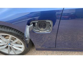 BMW 3 Series 330e SE Pro 4dr Auto Saloon