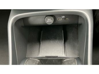 Volvo XC40 2.0 B3P Core 5dr Auto Petrol Estate