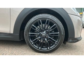 MINI Hatchback 1.5 Cooper Exclusive 3dr Auto Petrol Hatchback