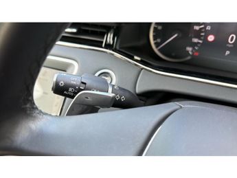 Land Rover Range Rover Evoque 2.0 D200 R-Dynamic SE 5dr Auto Diesel Hatchback