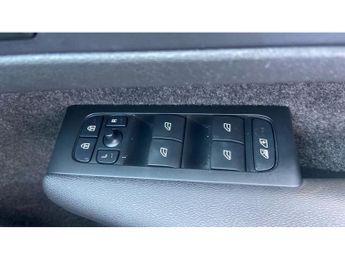 Volvo XC40 2.0 B3P Plus Dark 5dr Auto Petrol Estate