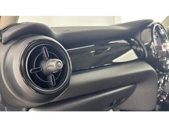 MINI Hatchback 1.5 Cooper Classic Premium 5dr Auto Petrol Hatchback