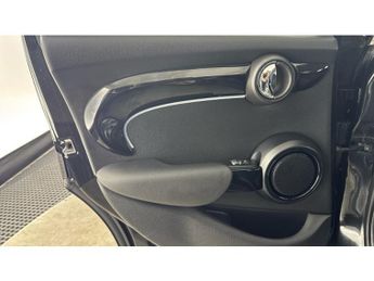 MINI Hatchback 1.5 Cooper Classic Premium 5dr Auto Petrol Hatchback