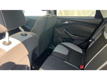 Ford Focus 1.0 125 EcoBoost Zetec Navigator 5dr Petrol Hatchback
