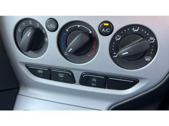 Ford Focus 1.0 125 EcoBoost Zetec Navigator 5dr Petrol Hatchback