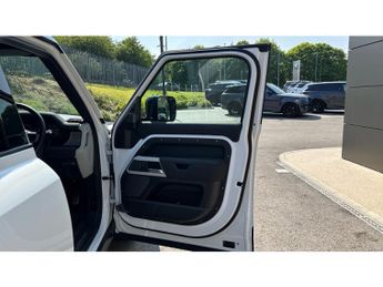 Land Rover Defender 3.0 D300 SE 110 5dr Auto Diesel Estate