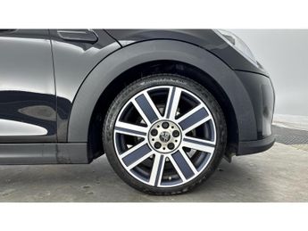 MINI Hatchback 1.5 Cooper Exclusive Premium 5dr Auto Petrol Hatchback