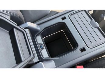 Land Rover Defender 3.0 D300 X-Dynamic HSE 110 5dr Auto Diesel Estate