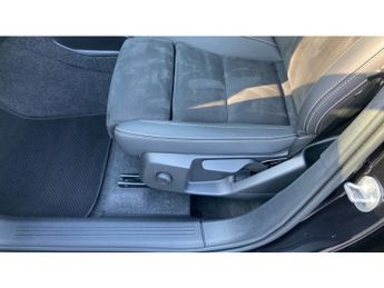 Volvo XC40 2.0 B4P Plus Dark 5dr Auto Petrol Estate