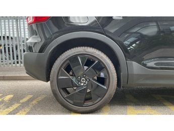 Volvo XC40 2.0 B4P Plus Black Edition 5dr Auto Petrol Estate
