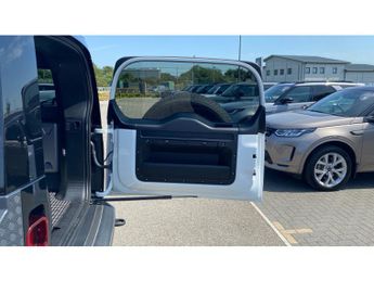Land Rover Defender 2.0 P300 X-Dynamic HSE 90 3dr Auto Petrol Estate