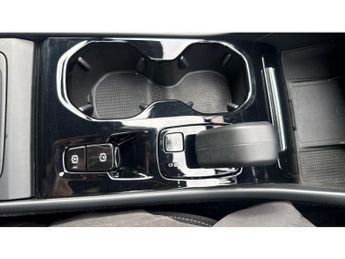 Volvo XC40 2.0 B4P Plus Dark 5dr AWD Auto Petrol Estate