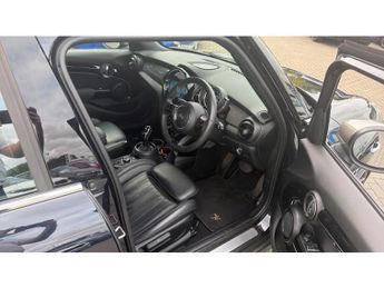 MINI Hatchback 1.5 Cooper Exclusive 5dr Auto Petrol Hatchback