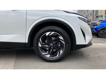 Nissan Qashqai 1.3 DiG-T MH 158 N-Connecta [Glass Rf] 5dr Xtronic Petrol Hatchb