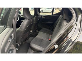 Volvo XC40 2.0 B4P Ultra Black Edition 5dr Auto Petrol Estate