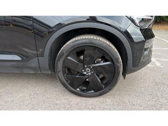 Volvo XC40 2.0 B4P Ultra Black Edition 5dr Auto Petrol Estate