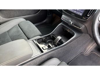 Volvo XC40 2.0 B4P Ultra Black Edition 5dr Auto Petrol Estate