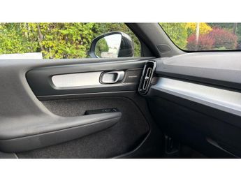 Volvo XC40 2.0 B4P Ultra Black Edition 5dr Auto Petrol Estate