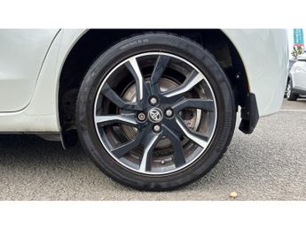 Toyota Yaris 1.5 Hybrid Design 5dr CVT Hybrid Hatchback