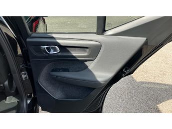 Volvo XC40 2.0 B4P Ultra Black Edition 5dr Auto Petrol Estate