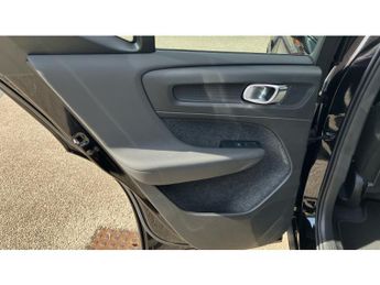 Volvo XC40 2.0 B4P Ultra Black Edition 5dr Auto Petrol Estate