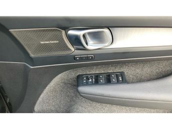 Volvo XC40 2.0 B4P Ultra Black Edition 5dr Auto Petrol Estate