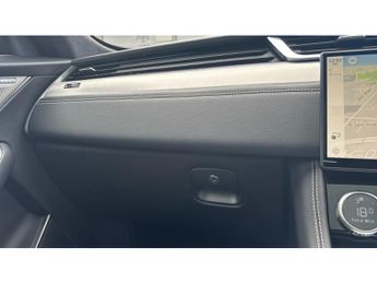 Jaguar F-Pace 2.0 D200 R-Dynamic SE 5dr Auto AWD Diesel Estate