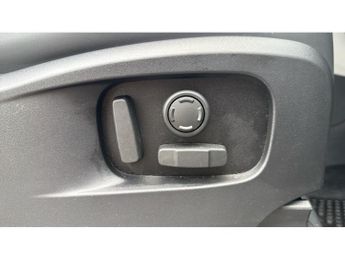 Land Rover Defender 3.0 D250 X-Dynamic SE 90 3dr Auto Diesel Estate