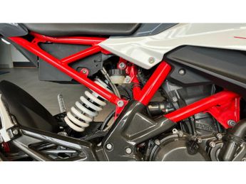 BMW G310 BMW G310 R