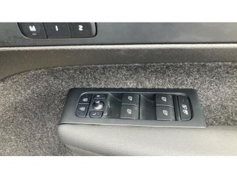 Volvo XC40 2.0 B3P Plus Dark 5dr Auto Petrol Estate