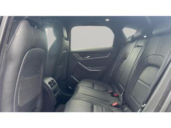 Jaguar F-Pace 2.0 D200 R-Dynamic Black 5dr Auto AWD Diesel Estate
