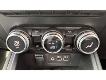Renault Clio 1.6 E-TECH full hybrid 145 Techno 5dr Auto Hybrid Hatchback