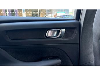 Volvo XC40 2.0 B3P Core 5dr Auto Petrol Estate