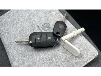 Vauxhall Frontera 83kW Design 44kWh 5dr Auto Electric Estate