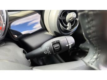 MINI Hatchback 1.5 Cooper Classic 3dr Auto [Comfort Pack] Petrol Hatchback