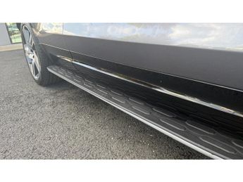 Land Rover Discovery 3.0 D300 Dynamic SE 5dr Auto Diesel Station Wagon