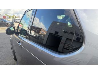 Land Rover Discovery 3.0 D300 Dynamic SE 5dr Auto Diesel Station Wagon