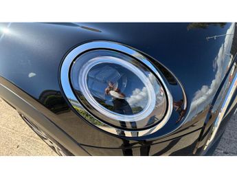 MINI Hatchback 1.5 Cooper Classic Premium 5dr Auto Petrol Hatchback